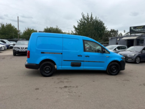 2016 Volkswagen Caddy Maxi 2.0 Tdi C20 Bluemotion Tech Startline Lwb Euro 6 (s/s) 6dr in Blue — image 6