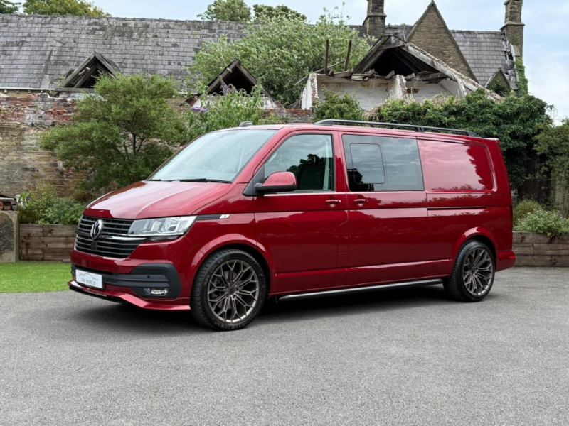 2022 Volkswagen Transporter 2.0 Tdi T32 Highline DSG Lwb in Red — image 1