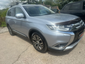 2017 Mitsubishi Outlander 2.2 Di-D 4 in Silver — image 4