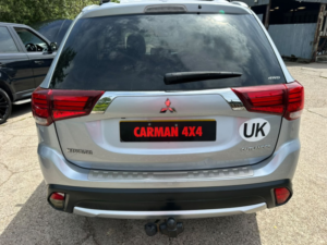 2017 Mitsubishi Outlander 2.2 Di-D 4 in Silver — image 6