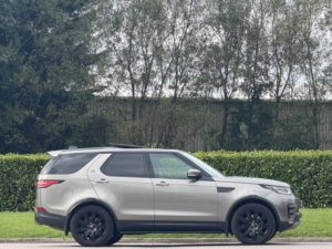 2017 Land Rover Discovery 3.0 Td V6 Hse Luxury Auto 4WD Euro 6 (s/s) 5dr in Silver — image 2