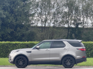 2017 Land Rover Discovery 3.0 Td V6 Hse Luxury Auto 4WD Euro 6 (s/s) 5dr in Silver — image 4