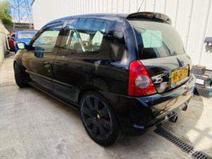 2004 Renault Clio 2.0 16v Renaultsport in Black — image 2