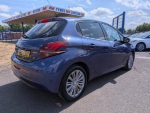 2016 Peugeot 208 1.6 Bluehdi Allure in Blue — image 4