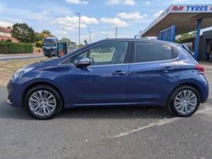 2016 Peugeot 208 1.6 Bluehdi Allure in Blue — image 6
