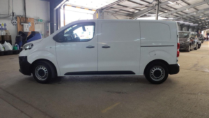 2021 Peugeot Expert 1.5 Bluehdi 1000 Professional Standard Panel Van Mwb Euro 6 (s/s) 6dr in White — image 4