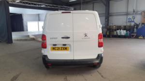 2021 Peugeot Expert 1.5 Bluehdi 1000 Professional Standard Panel Van Mwb Euro 6 (s/s) 6dr in White — image 5