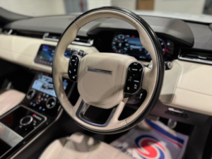 2017 Land Rover Range Rover Velar 2.0 D240 R-Dynamic Hse Auto 4WD Euro 6 (s/s) 5dr in White — image 3