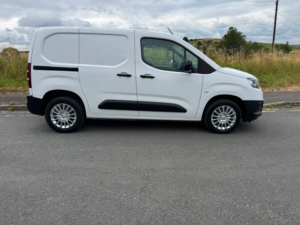 2022 Toyota Proace L1 Icon in White — image 6