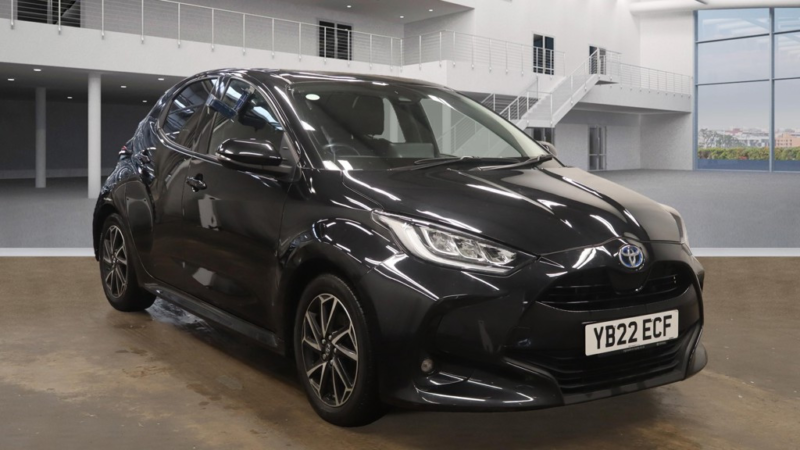 2022 Toyota Yaris 1.5 Vvt-H Design in Black — image 1
