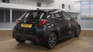 2022 Toyota Yaris 1.5 Vvt-H Design in Black — image 4