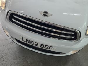 2012 MINI Countryman 1.6 Cooper D Countryman in White — image 3