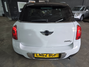 2012 MINI Countryman 1.6 Cooper D Countryman in White — image 6
