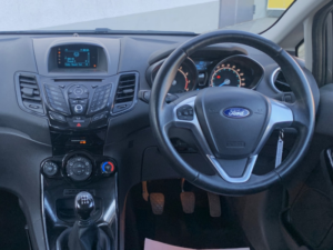 2015 Ford Fiesta 1.2 Zetec 3-Door in Grey — image 2