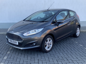2015 Ford Fiesta 1.2 Zetec 3-Door in Grey — image 4