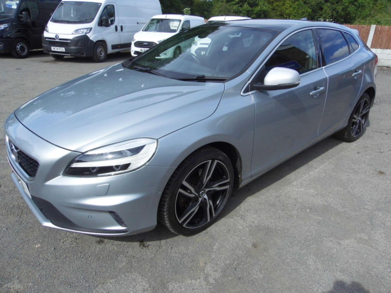 2017 Volvo V40 2.0 D3 R-Design Pro Euro 6 (s/s) 5dr in Silver — image 1