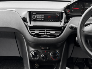 2012 Peugeot 208 1.2 Vti Access+ Euro 5 5dr in Red — image 5