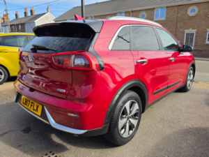 2017 Kia Niro 1.6h Gdi 2 SUV 5dr Petrol Hybrid Dct Euro 6 (s/s) (139 Bhp) in Red — image 3
