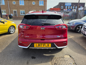 2017 Kia Niro 1.6h Gdi 2 SUV 5dr Petrol Hybrid Dct Euro 6 (s/s) (139 Bhp) in Red — image 4