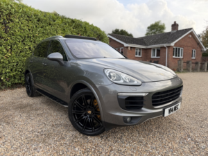 2015 Porsche Cayenne 4.2 Td V8 S in Grey — image 2
