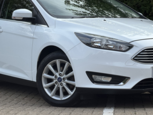 2017 Ford Focus 1.0 T Ecoboost Titanium in White — image 5
