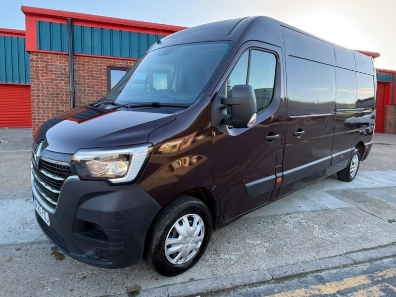 2020 Renault Master 2.3 Dci 35 Business+ Fwd Lwb Medium Roof Euro 6 4dr in White — image 1