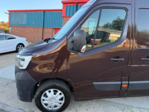 2020 Renault Master 2.3 Dci 35 Business+ Fwd Lwb Medium Roof Euro 6 4dr in White — image 4