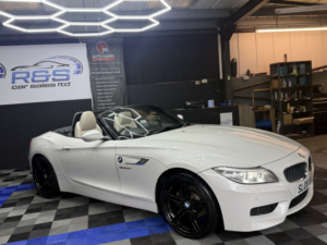 2015 BMW Z4 2.0 Z4 Sdrive20i M Sport Roadster in White — image 4