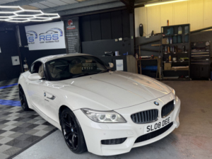 2015 BMW Z4 2.0 Z4 Sdrive20i M Sport Roadster in White — image 5