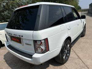 2011 Land Rover Range Rover 5.0 V8 Autobiography in White — image 3
