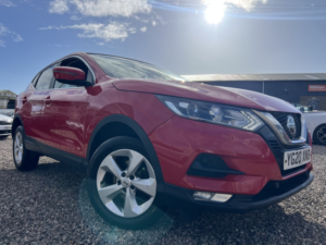 2020 Nissan Qashqai 1.3 Dig-T Acenta Premium in Red — image 3