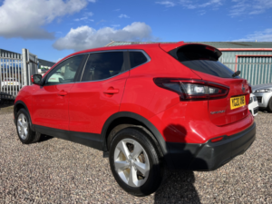 2020 Nissan Qashqai 1.3 Dig-T Acenta Premium in Red — image 4