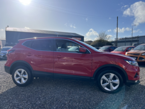 2020 Nissan Qashqai 1.3 Dig-T Acenta Premium in Red — image 5