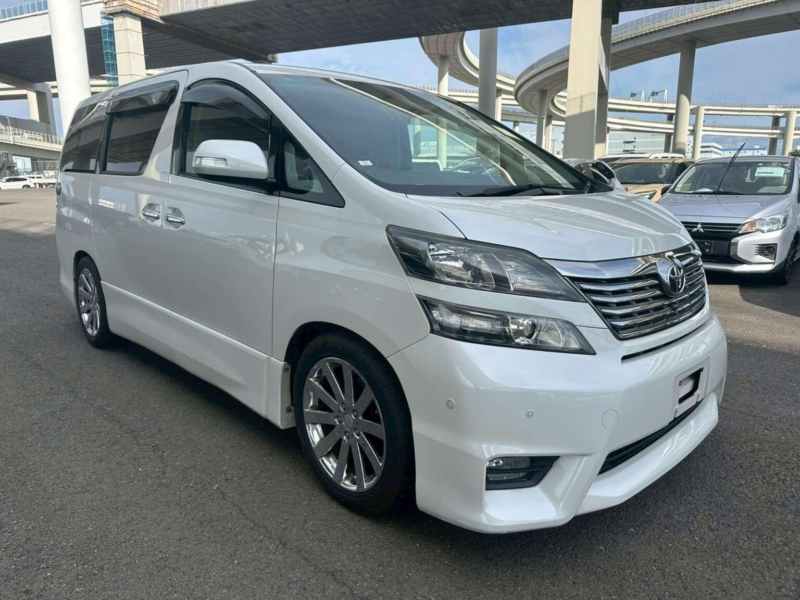 2010 Toyota Vellfire 2.4 Z Platinum Selection 2 5dr 7 Seats in White — image 1