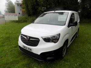 2021 Vauxhall Combo 1.5 Turbo D 2300 Dynamic L1 H1 Euro 6 4dr in White — image 3