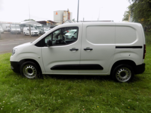 2021 Vauxhall Combo 1.5 Turbo D 2300 Dynamic L1 H1 Euro 6 4dr in White — image 4