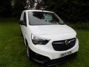 2021 Vauxhall Combo 1.5 Turbo D 2300 Dynamic L1 H1 Euro 6 4dr in White — image 5