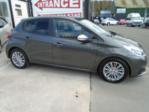 2019 Peugeot 208 1.2 Puretech Signature Hatchback 5dr Petrol Manual Euro 6 (s/s) (82 Ps) in Grey — image 2