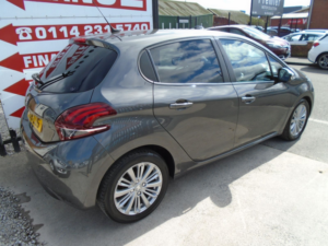 2019 Peugeot 208 1.2 Puretech Signature Hatchback 5dr Petrol Manual Euro 6 (s/s) (82 Ps) in Grey — image 5