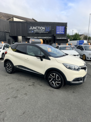2014 Renault Captur 1.5 Dynamique S Medianav Dci 90 Stop & Start in White — image 4