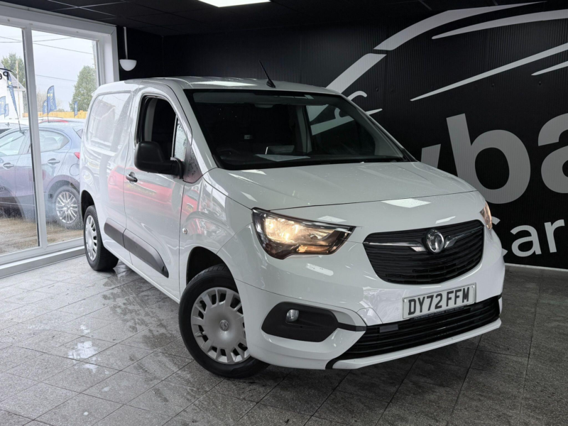 2022 Vauxhall Combo 1.5 Turbo D 2300 Sportive L1 H1 Euro 6 5dr in White — image 1