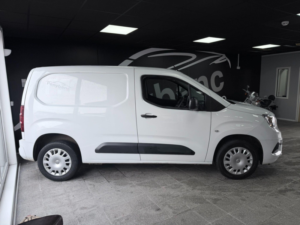 2022 Vauxhall Combo 1.5 Turbo D 2300 Sportive L1 H1 Euro 6 5dr in White — image 4