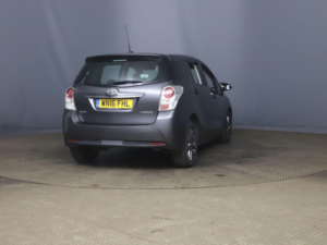 2016 Toyota Verso 1.6 D-4d Trend Euro 6 (s/s) 5dr in Grey — image 5