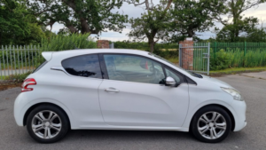 2012 Peugeot 208 1.6 Vti Allure in White — image 3