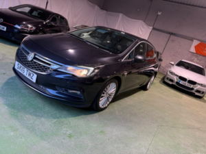 2016 Vauxhall Astra 1.6 Cdti Blueinjection Elite in Black — image 3