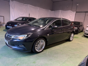 2016 Vauxhall Astra 1.6 Cdti Blueinjection Elite in Black — image 4