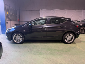 2016 Vauxhall Astra 1.6 Cdti Blueinjection Elite in Black — image 5