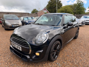 2017 MINI Hatch 1.5 Cooper Euro 6 (s/s) 3dr in Black — image 5