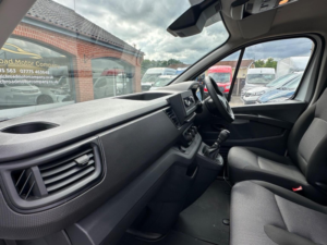 2022 Renault Trafic 2.0 Dci Blue Sl28 Business L1 H1 Euro 6 (s/s) 5dr in White — image 3