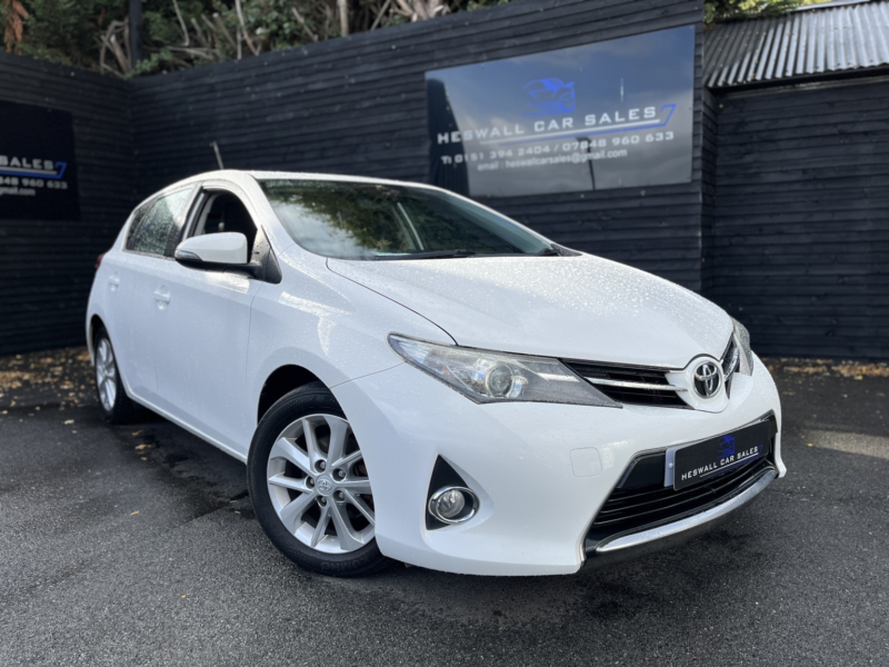 2014 Toyota Auris 1.3 Dual Vvt-I Icon in White — image 1